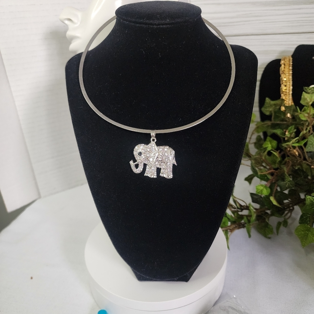 Silver Choker Necklace with Crystal Elephant Charm Pendant New